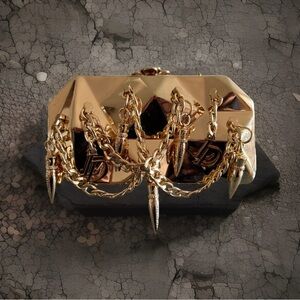 Laurel DeWitt✨ Statement Chic Gold Chain-Accented Clutch 🔥